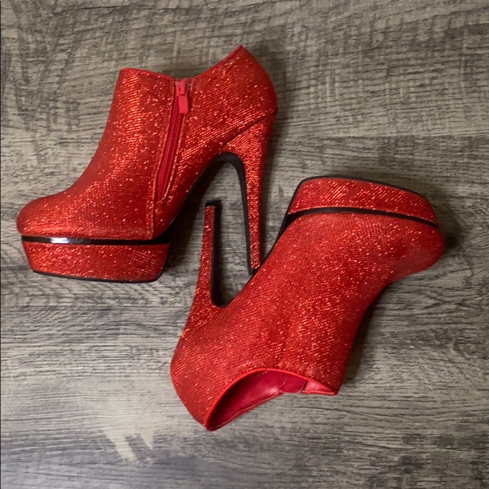 **Size 7** Red Heels